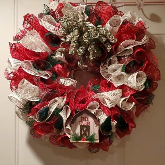 Handmade Christmas Wreath - Picture 1 of 4